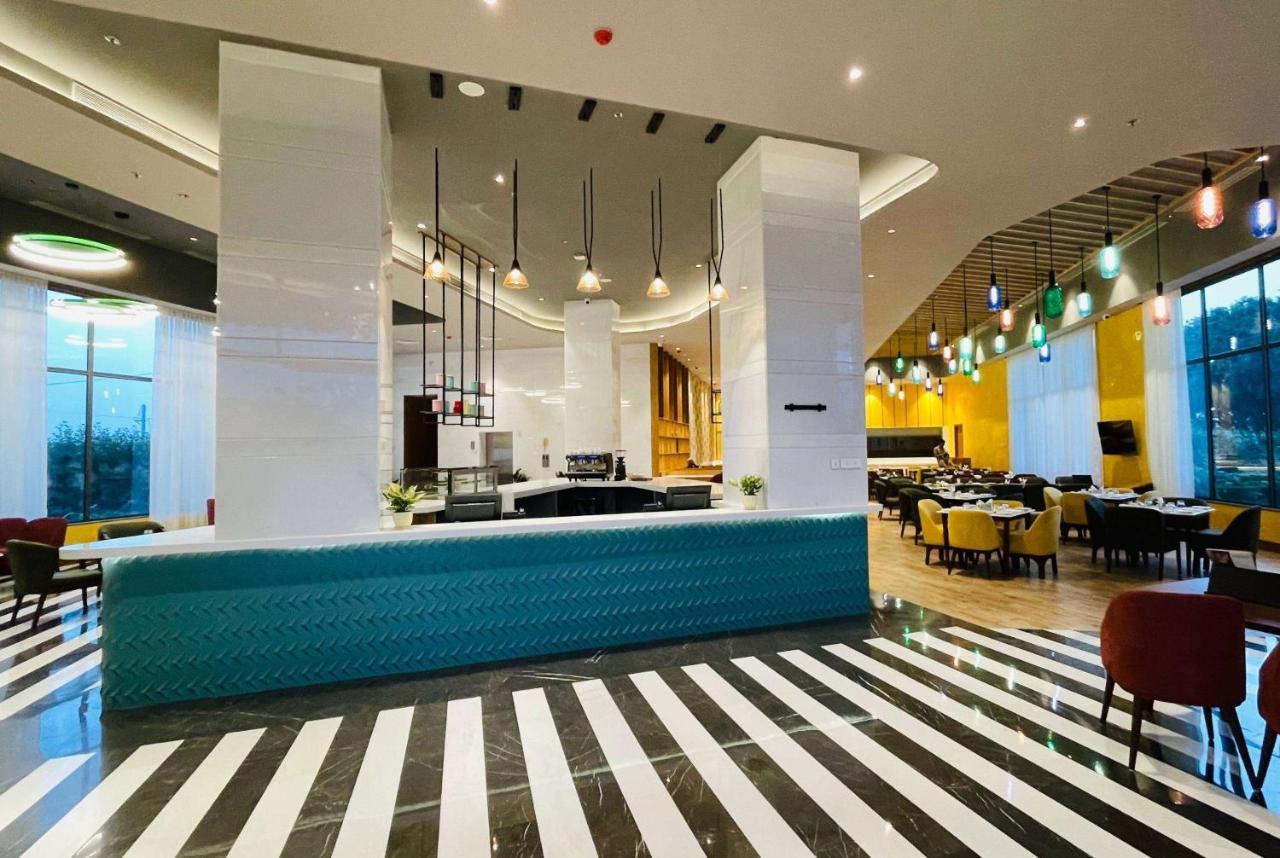 Ramada Encore By Wyndham Amritsar Airport Zewnętrze zdjęcie