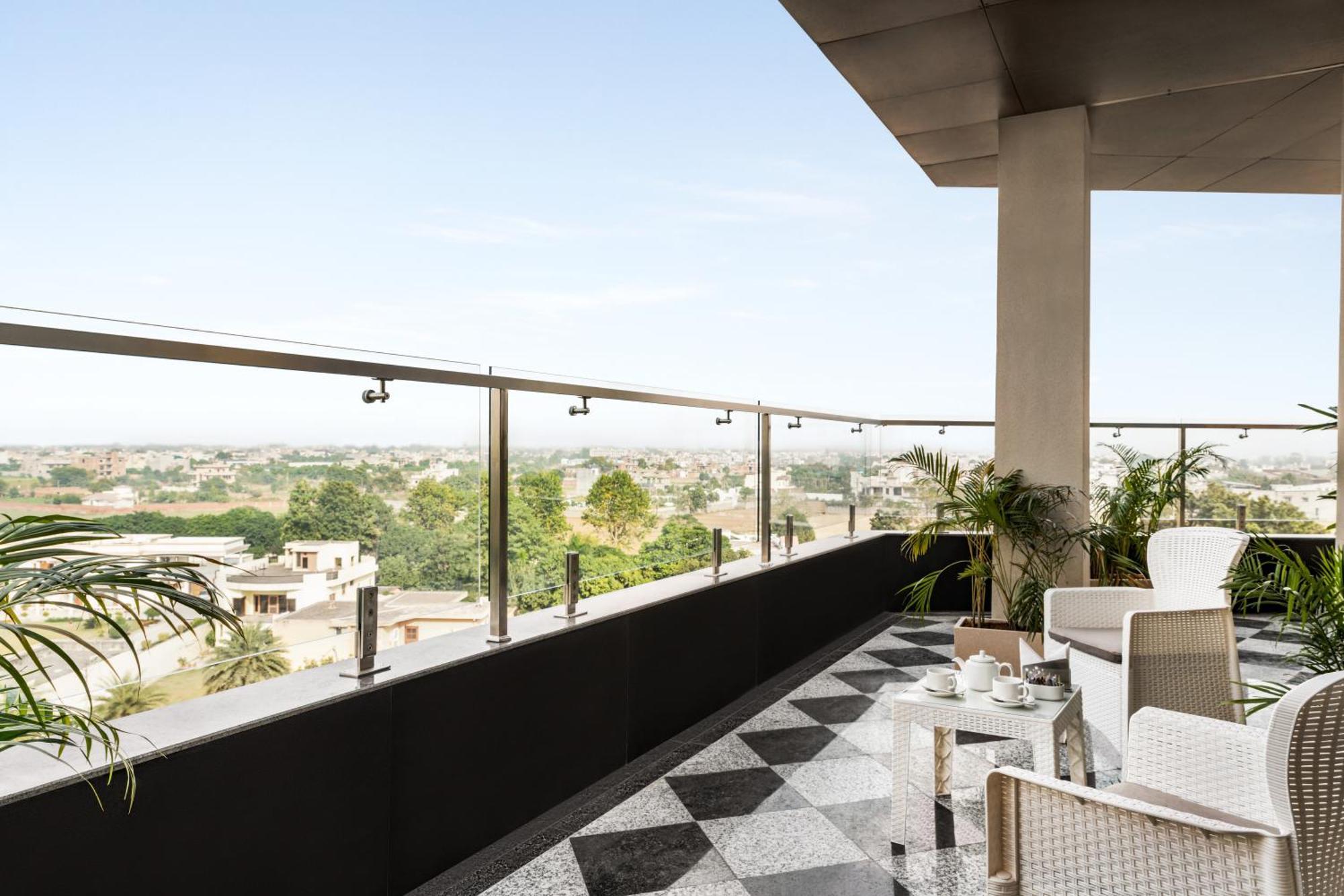 Ramada Encore By Wyndham Amritsar Airport Zewnętrze zdjęcie