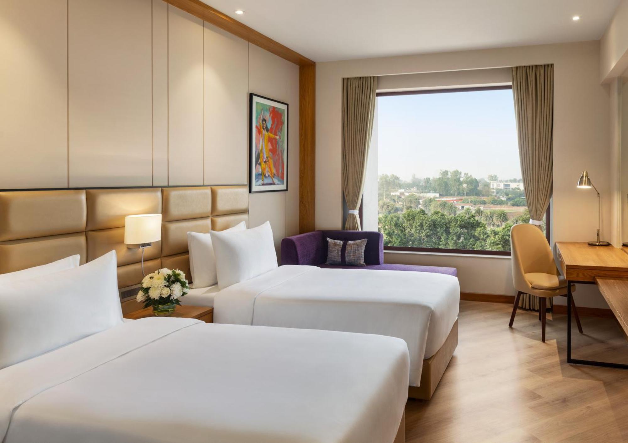 Ramada Encore By Wyndham Amritsar Airport Zewnętrze zdjęcie