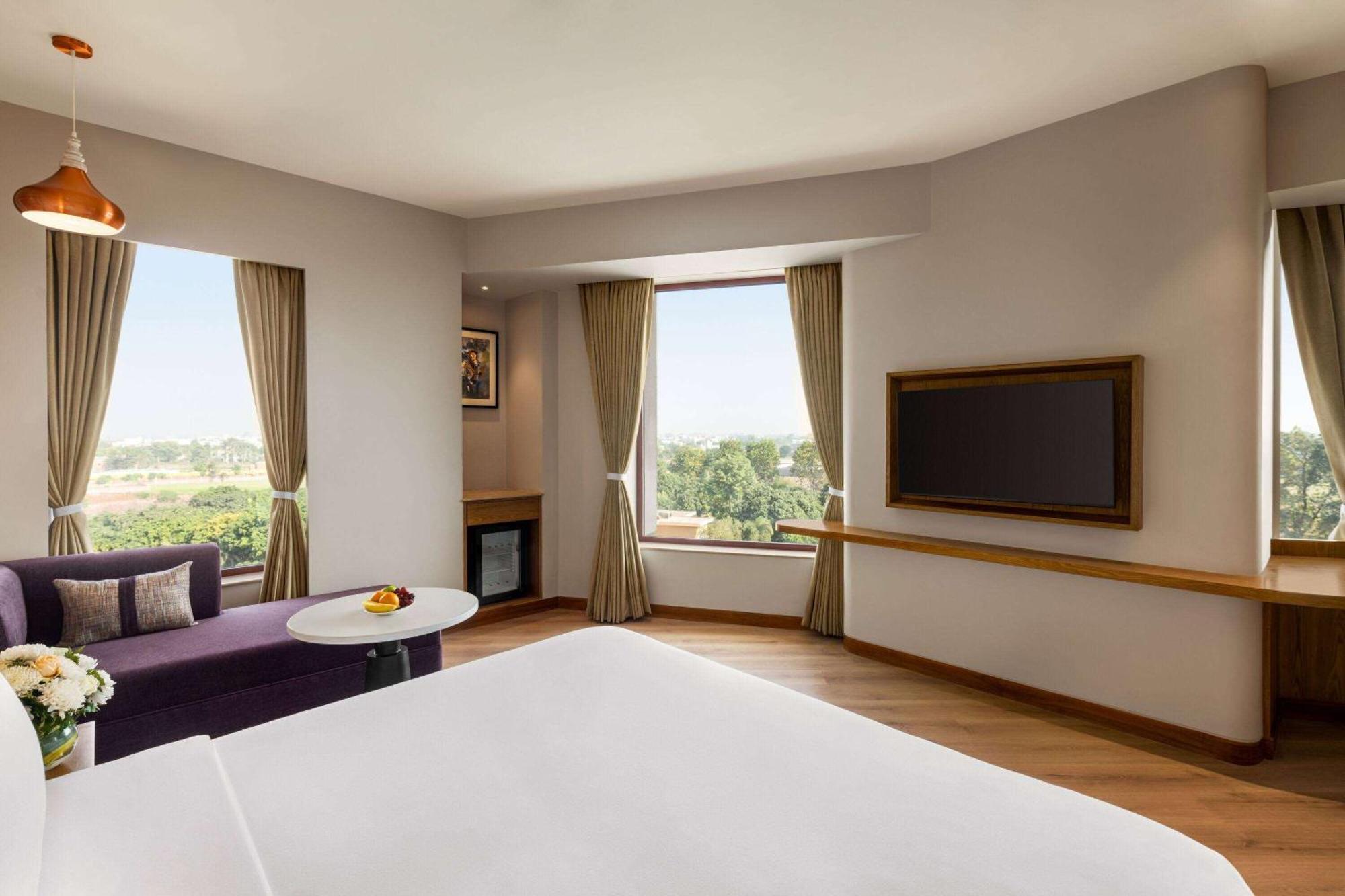 Ramada Encore By Wyndham Amritsar Airport Zewnętrze zdjęcie