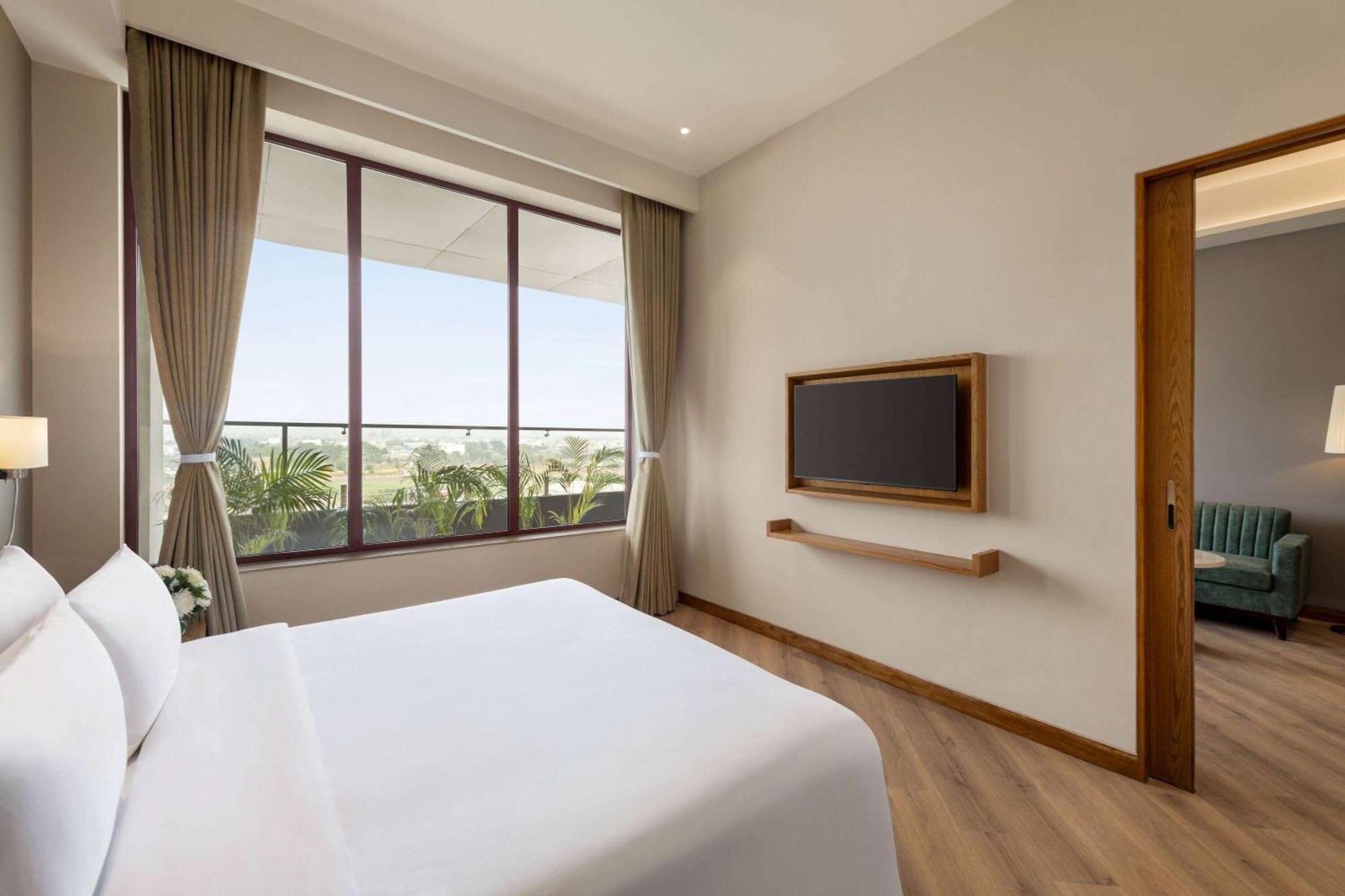 Ramada Encore By Wyndham Amritsar Airport Zewnętrze zdjęcie