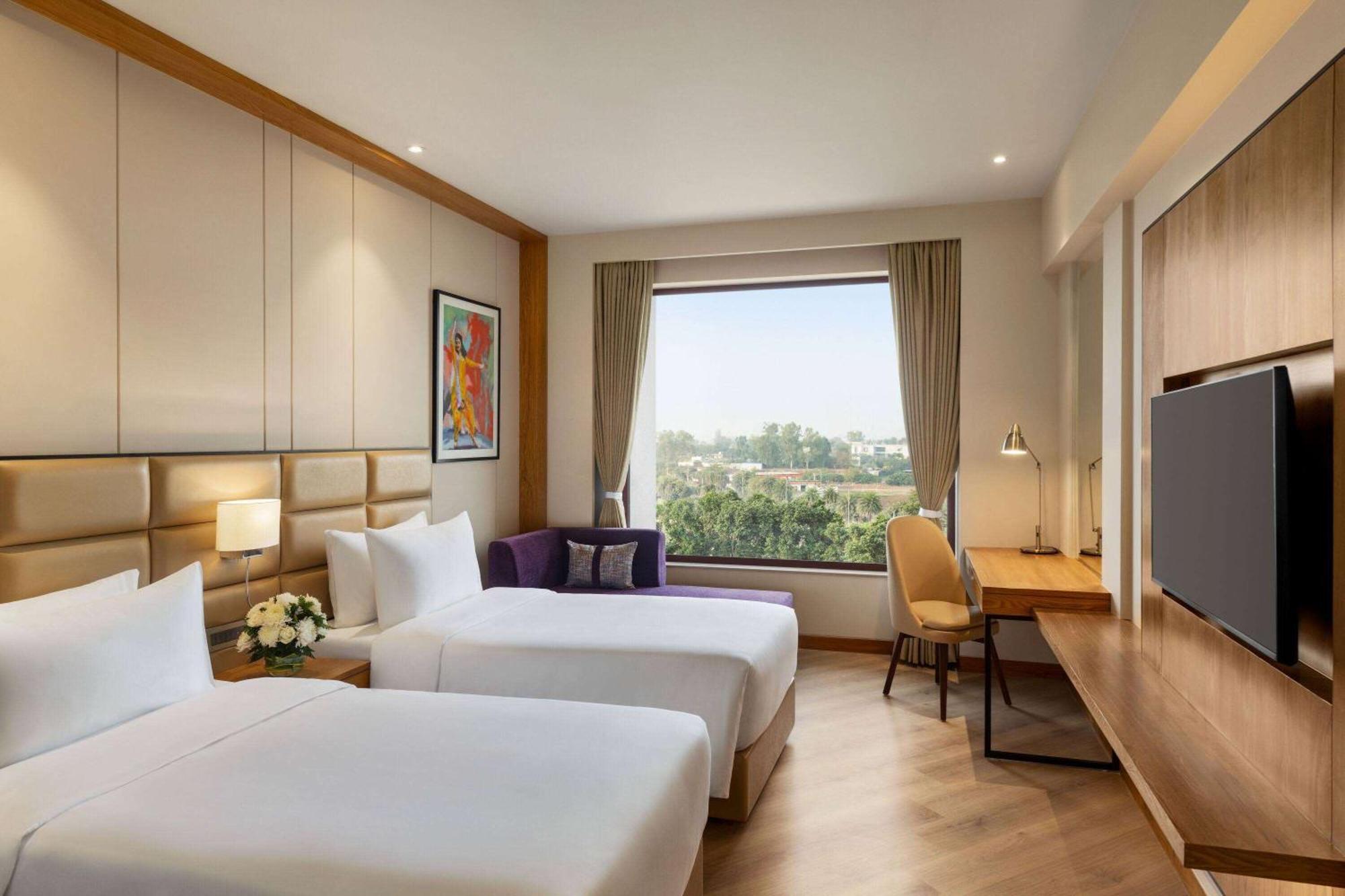Ramada Encore By Wyndham Amritsar Airport Zewnętrze zdjęcie