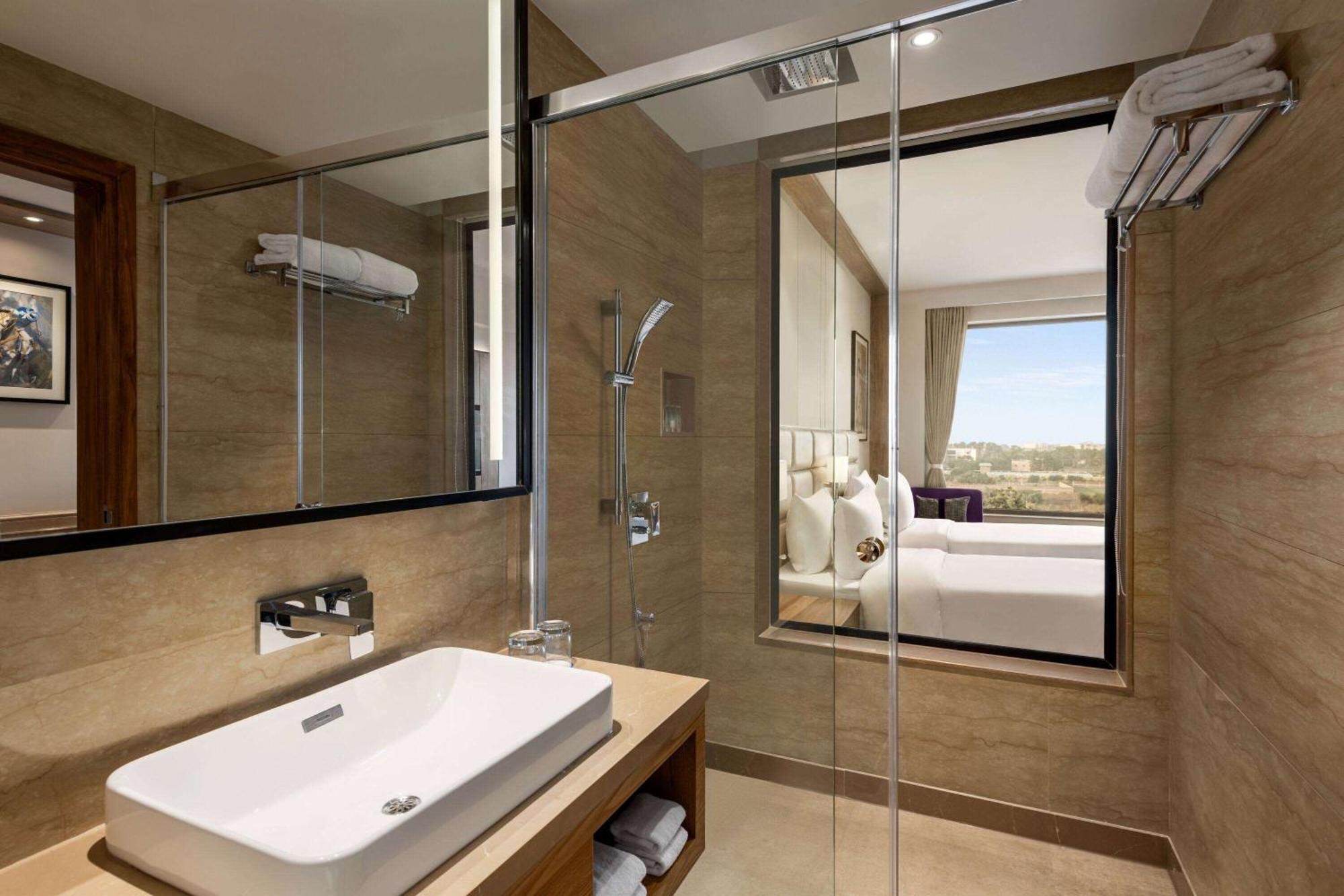 Ramada Encore By Wyndham Amritsar Airport Zewnętrze zdjęcie