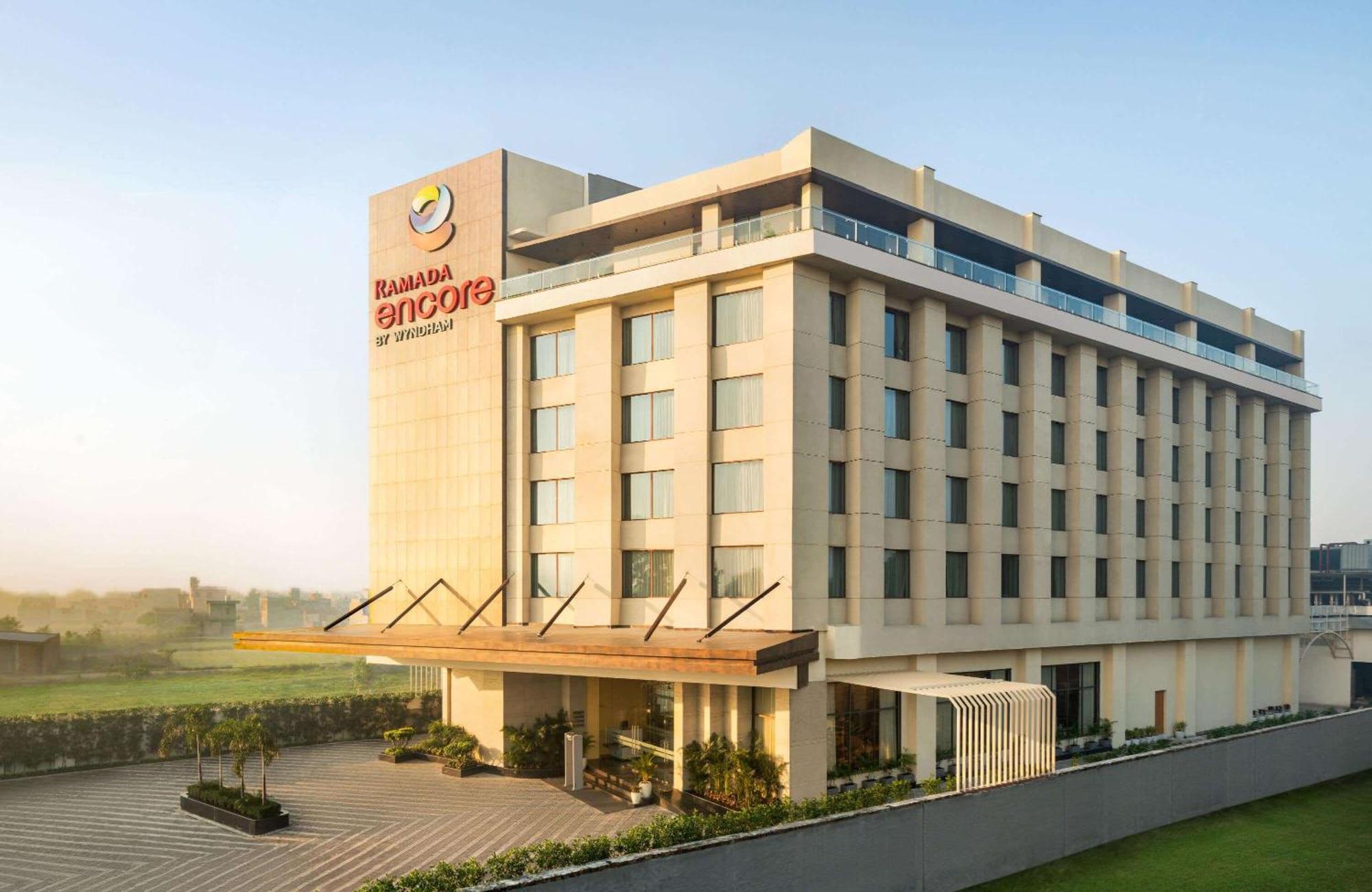 Ramada Encore By Wyndham Amritsar Airport Zewnętrze zdjęcie