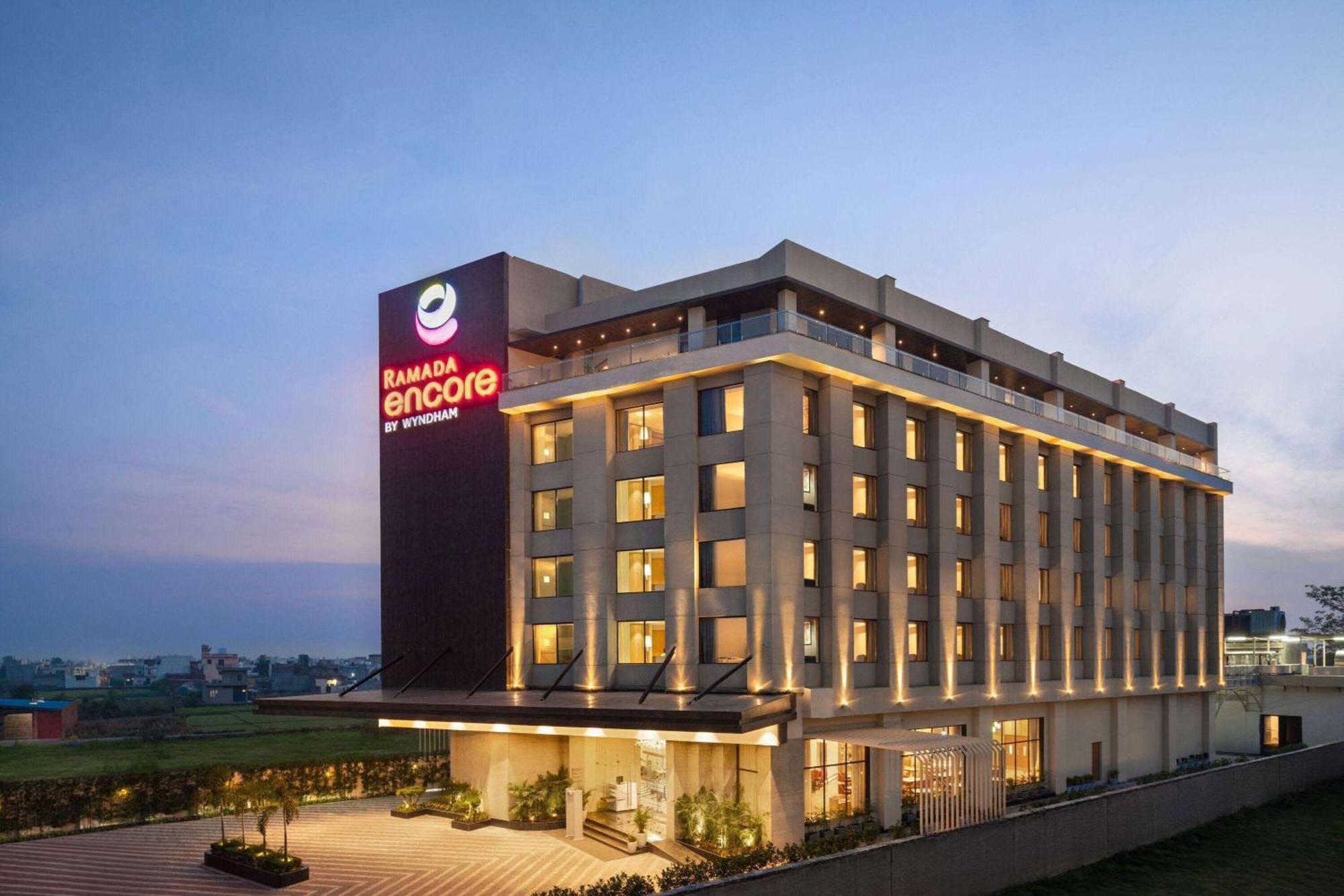 Ramada Encore By Wyndham Amritsar Airport Zewnętrze zdjęcie